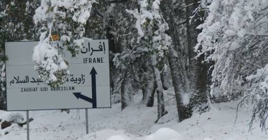 عودة الأمطار بعد أعوام من الجفاف بالمغرب.. تنهى موسم فراغ السدود وتعيد الأمل للمزارعين.. الزائر الأبيض ينعش سياحة التزلج ويجذب السائحين لمرتفعات المملكة (صور)