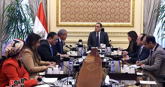 رئيس الوزراء يتابع موقف المشروع القومى للمستودعات الاستراتيجية للسلع الأساسية