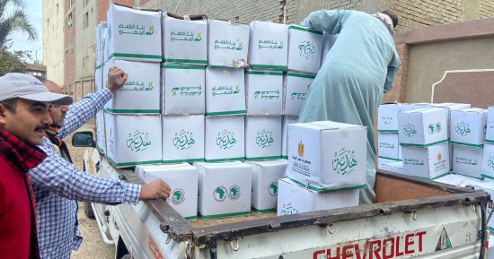 محافظ الدقهلية يوجه بتفعيل مبادرة "لحد الباب" لتوزيع 2721 من سلال الغذاء