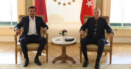 أمير قطر يصل إلى تركيا فى زيارة عمل ودعم بعد الزلزال المدمّر