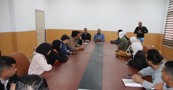 رئيس جامعة طيبة التكنولوجية يبحث خطة عمل اتحاد الطلاب للفصل الثانى.. صور