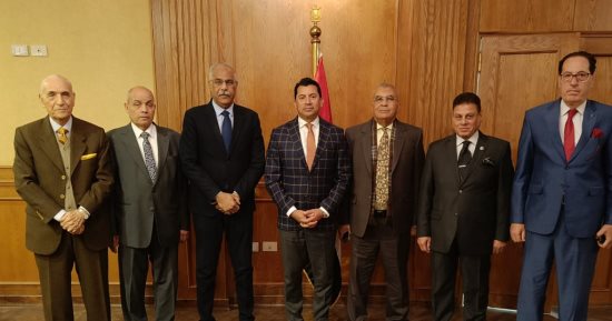 وزير الرياضة يجتمع مع لجنة الانضباط والقيم باتحاد الكرة بحضور علام