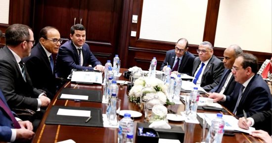 استعراض التعاون بين البترول و بكتل في تنفيذ مجمع البحر الأحمر للبتروكيماويات 