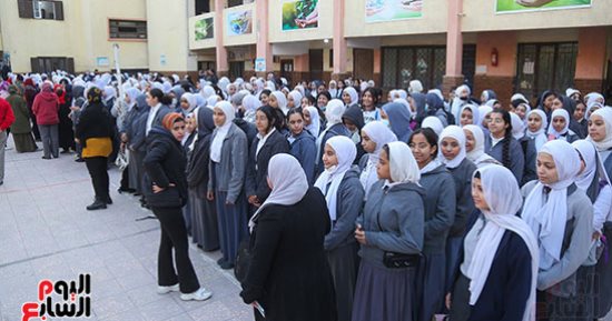 "المقاعد مكتملة"..حضور مرتفع لتلاميذ المدارس فى ثانى أيام الفصل الدراسي الثاني..التعليم توجه بمتابعة حضور طلاب الثانوية العامة والشهادة الإعدادية وفصل من يتجاوز نسب الغياب..الوزارة:الالتزام بخريطة توزيع المناهج