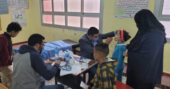 الكشف على 1419 مريضا بقافلة طبية تضم 16 تخصصا بقرية ميت عاصم ببنها.. صور