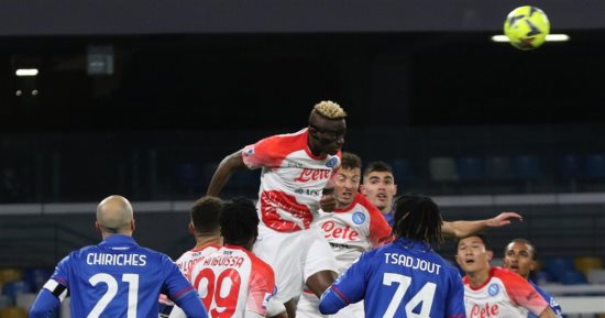 نابولي المتصدر يكتسح كريمونيزي المتذيل بثلاثية في الدوري الإيطالي.. فيديو