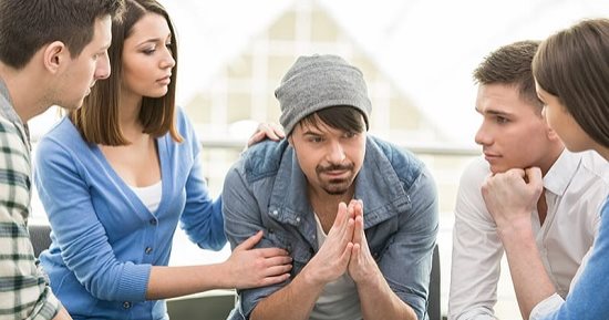 4 أبراج لا تشعر بالراحة إلا بعد الفضفضة مع الصديق.. منهم الجوزاء 