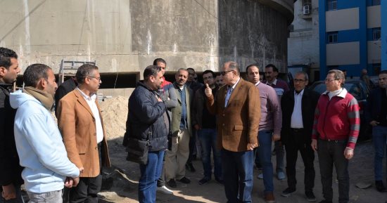 محافظ أسيوط يتفقد أعمال تجديد محطة المياه فى حى شرق.. صور