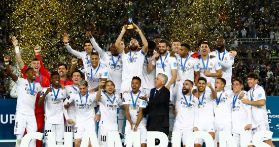 ريال مدريد يقدم لقب كأس العالم للأندية إلى جماهيره قبل مباراة إلتشى