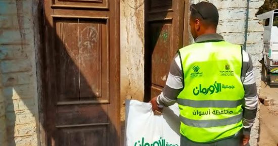 توزيع 800 لحاف على غير القادرين فى قرى أسوان ضمن جهود التحالف الوطنى