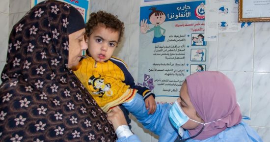 تقديم الرعاية الطبية لـ 1056 حالة بقافلة جامعة طنطا بمركز بسيون