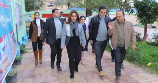 محافظ دمياط تفاجئ مدينة كفر سعد وتحيل 3 من العاملين للتحقيق