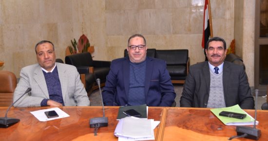 رئيس جامعة أسيوط يدعو عمداء الكليات إلى تقديم مقترحاتهم لإضافة برامج دراسية