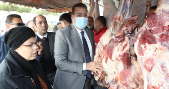 محافظ المنوفية يفاجئ منفذ بيع لحوم الزراعة للتأكد من الالتزام بالتسعيرة..صور