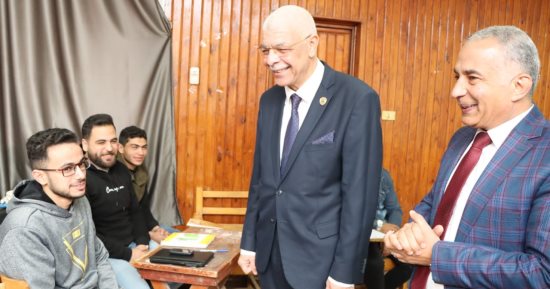 رئيس جامعة المنوفية يتابع العملية التعليمية بكليات الاقتصاد المنزلى والتربية
