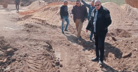 السكرتير المساعد بسوهاج يقود حملة لإزالة التعديات على الأراضى الزراعية بالمنشاة