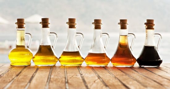 6 أنواع الخل واستخداماتها.. الأبيض للتطهير والتفاح للسلطة والبلسمي للطبخ
