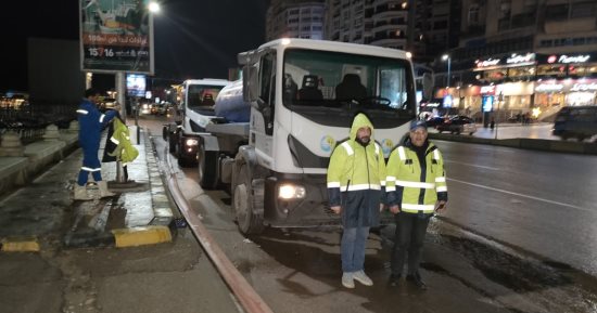 الأجهزة التنفيذية تكثف جهود تصريف مياه الأمطار فى الإسكندرية.. صور