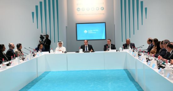 الرئيس السيسى يشارك فى المائدة المستديرة للشركات المليارية بقمة الحكومات