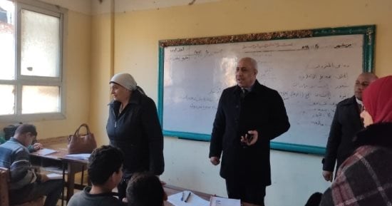تعليم القليوبية: عدم ربط تسليم الكتب الدراسية بدفع المصروفات.. صور