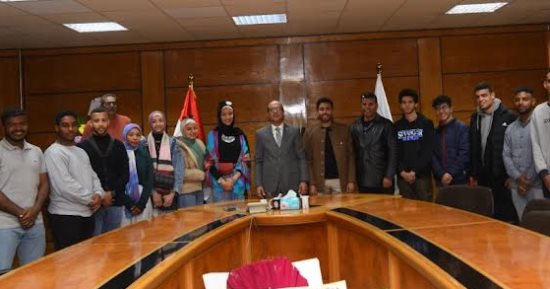 رئيس جامعة أسيوط يستقبل أعضاء مجلسى اتحاد طلاب الجامعة الحكومية والأهلية