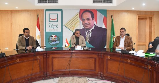 محافظ الفيوم يبحث مع المسئولين آليات النهوض بالثروة الحيوانية بالمحافظة