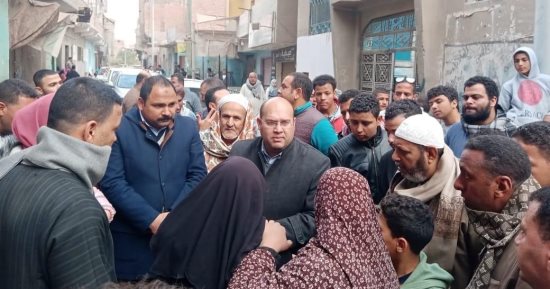 نائب محافظ الجيزة يتفقد توسعة طريق 21 بالشوبك الشرقى قبل بدء الرصف