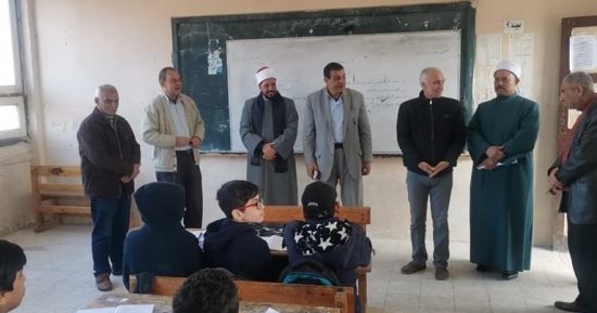 رئيس المنطقة الأزهرية بالإسكندرية يتفقد سير العملية التعليمية 