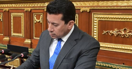نواب يطالبون وزير الشباب والرياضة بإنشاء "حمامات سباحة" فى الصعيد