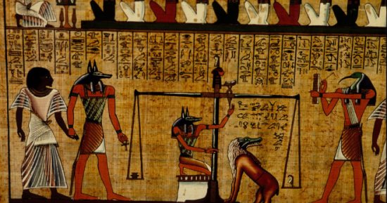 موقع أجنبى يبرز العثور على بردية طولها 16مترا فى سقارة