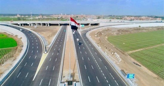 شبكة طرق عملاقة أعادت الروح للقليوبية من جديد.. إنشاء طريق شبرا بنها الحر بتكلفة 5 مليارات جنيها لفك الضغط على طريق القاهرة الإسكندرية الزراعي.. ربط محافظات الدلتا والشمال بطريق الدائري الإقليمى