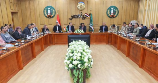 محافظ المنوفية يستعرض الموقف التنفيذي لمشروعات "حياة كريمة"