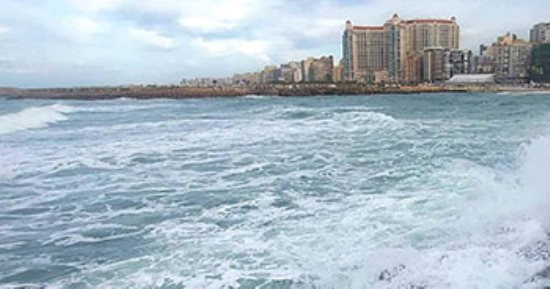طقس غد حار رطب واضطراب بالملاحة على البحر المتوسط والعظمى بالقاهرة 35 درجة