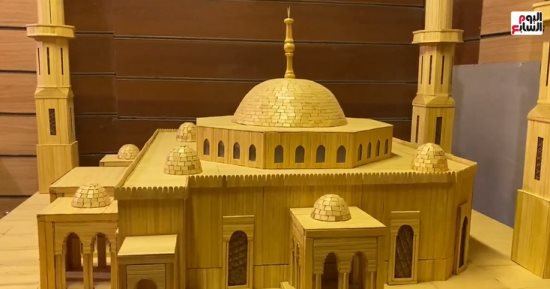 مصرى يجذب انتباه النجم العالمى فان دام.. فنان شاب يبدع بالمشابك "وستيك الآيس كريم"
