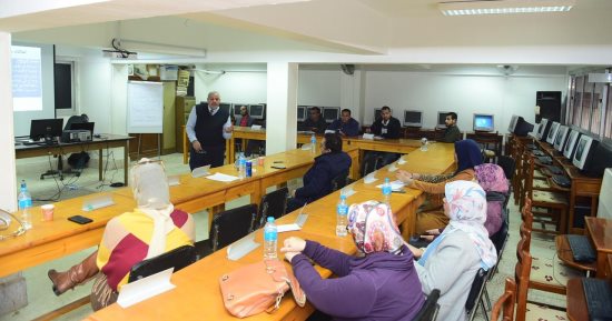 مركز تنمية قدرات هيئة التدريس بجامعة سوهاج يختتم برنامجه التدريبى عن التحليل الإحصائى
