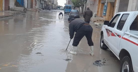 طقس شمال سيناء: هطول متواصل للأمطار والدفع بمعدات سحب للتخلص من برك المياه