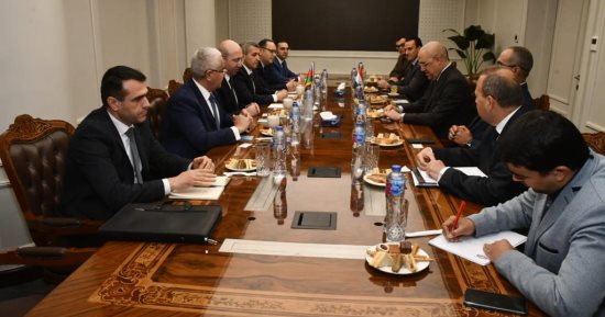 وزير الإسكان يستعرض تجربة مصر العمرانية مع نظيره الأذربيجانى والوفد المرافق