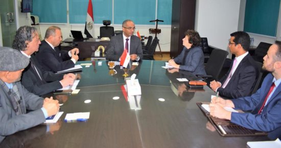 نائب وزير الإسكان يلتقى مؤسسة "التمويل الأمريكية" لمناقشة خُطط تحلية مياه البحر