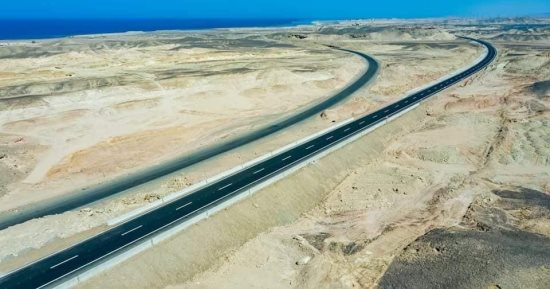 أبرزها ازدواج سفاجا - مرسى علم.. صور لمراحل تطوير طرق البحر الأحمر