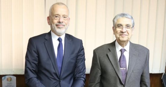 وزير الكهرباء يستقبل سفير اليونان بالقاهرة لبحث التعاون بين البلدين.. صور