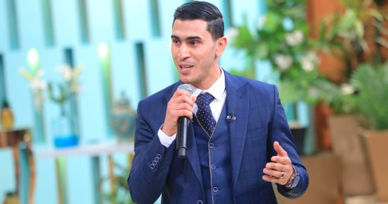 اليوم.. منشد الشارقة فى ضيافة "معكم" مع منى الشاذلى