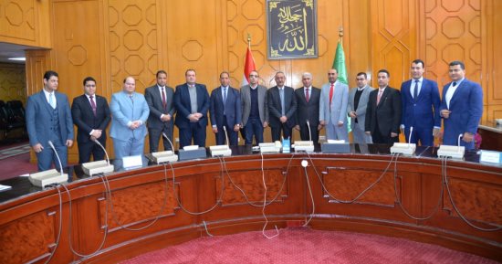 محافظ الإسماعيلية يكرم مستشارى قضايا الدولة لتدريب العاملين بالجهاز الإدارى