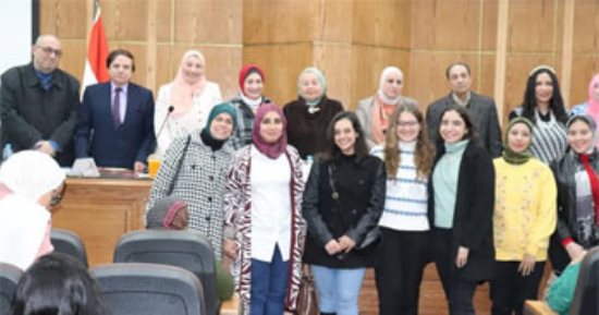 شعبة اللغة الإنجليزية بإعلام القاهرة تكرم الأساتذة المؤسسين والطلاب المبدعين 