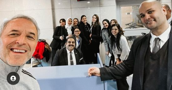 كولر يلتقط صورة مع جماهير الأهلي ويعلق: مُحاطين بالحب والدعم في كل مكان