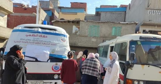 فحص 1950 مواطنا ضمن قوافل "حياة كريمة" الطبية فى دمياط.. صور