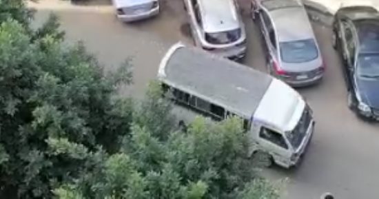 مرور الجيزة يلاحق سيارات السيرفيس المخالفة لسيرها عكس الاتجاه بشوارع الدقى 