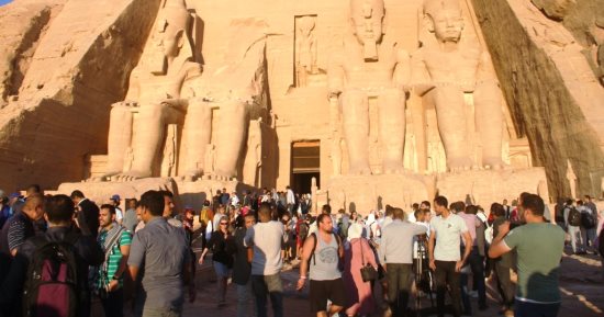 فبراير شهر التعامد.. الشمس على موعد مع وجه الملك رمسيس بأبو سمبل.. الآثار تستعد للظاهرة الفلكية النادرة 22 فبراير.. وتزويد المعبد بـ64 كاميرا مراقبة وتهذيب المنطقة الخضراء وصيانة الإضاءة أبرز الاستعدادات.. صور