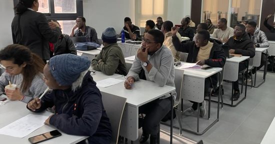 معهد الحوكمة يعقد برنامجا تدريبيا لطلبة الدراسات العليا الأفارقة