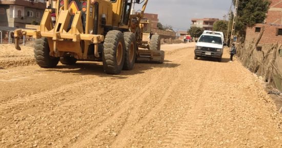 محافظ المنوفية يتابع مع رؤساء المدن خطة رصف الطرق الجديدة للعام الحالى 