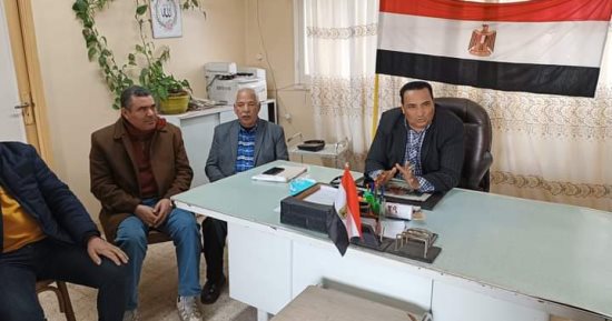 وكيل زراعة دمياط يعقد اجتماعا لبحث إجراءات تفعيل "كارت الفلاح" 